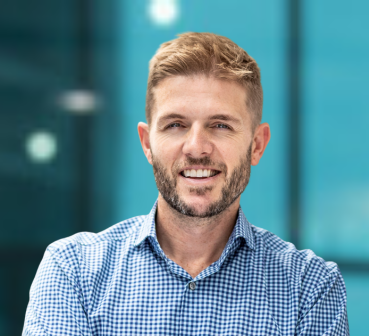 Aaron Hockly headshot