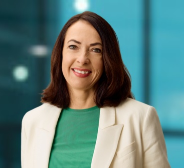 Simone Robbers headshot